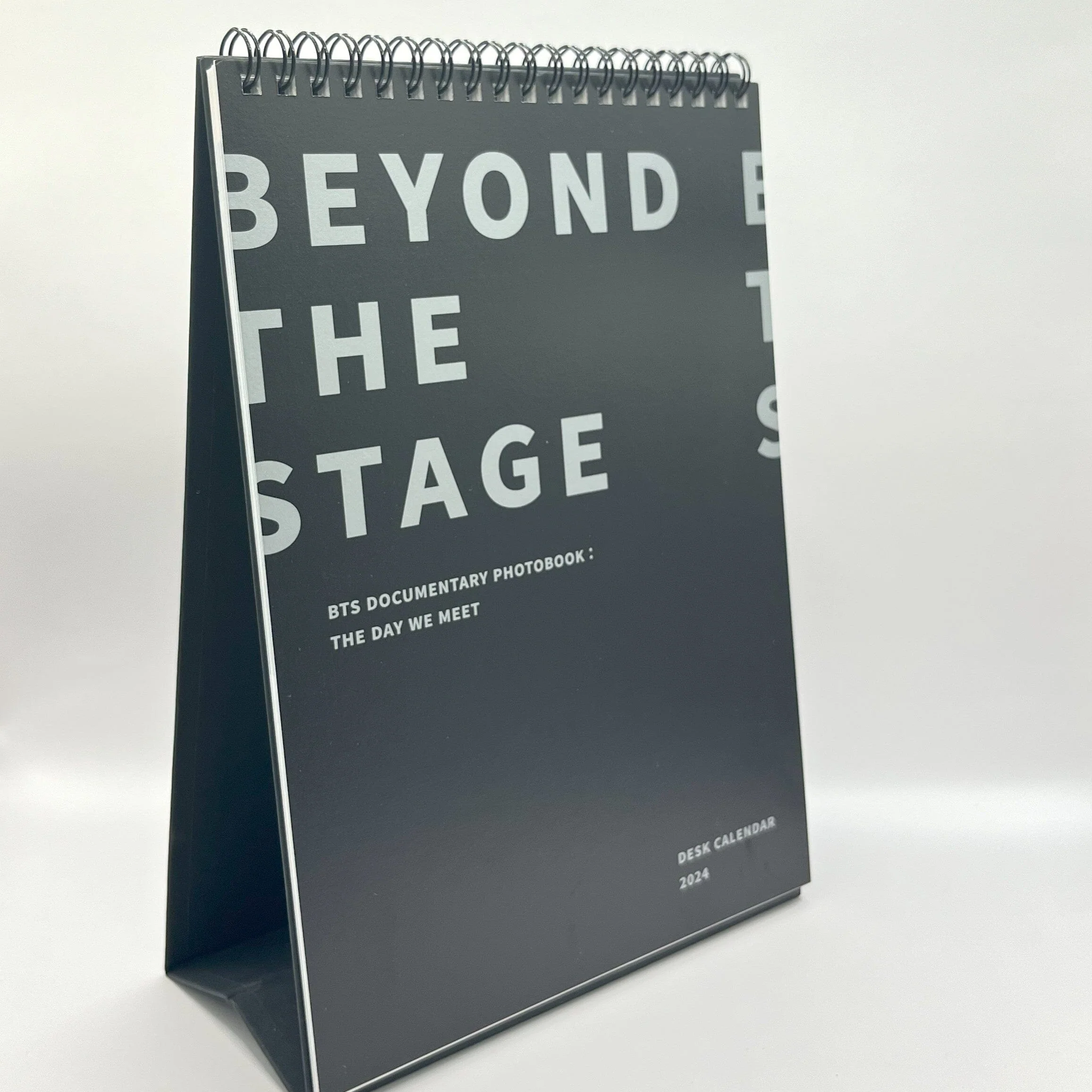 BTS - BEYOND THE STAGE BTS DOCUMENTARY "THE DAY WE MEET" - 2024 Kalender