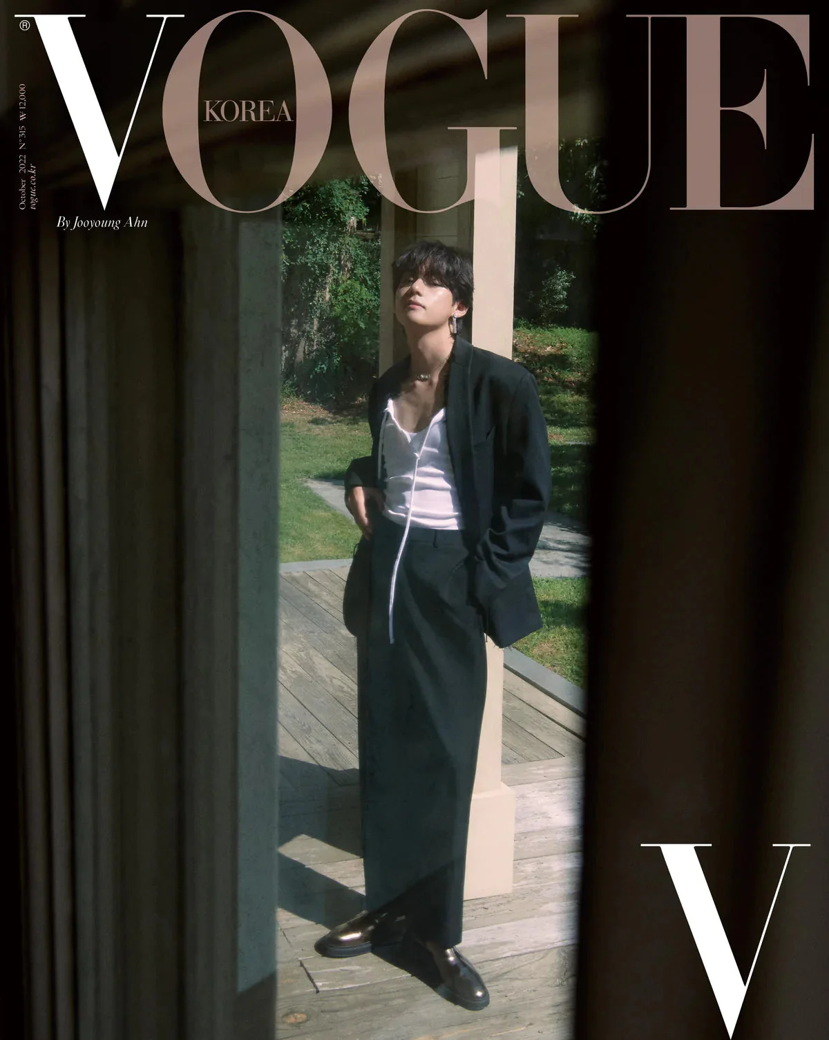 BTS - V SURPRISE COVER VOGUE (10/22) - Image 3
