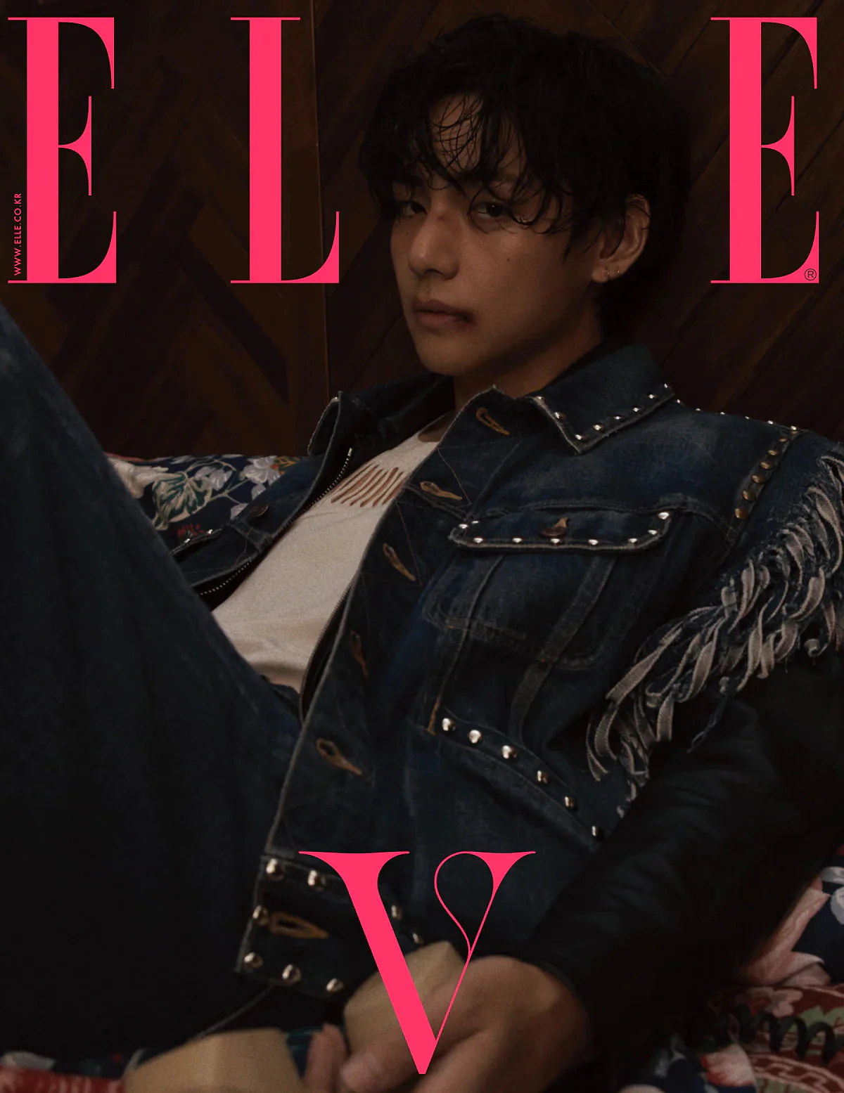ELLE - Cover V (BTS) (04/23) ISSUE - Image 2